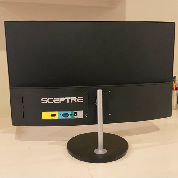 SCEPTRE 24in Edgeless curved monitor 75Hz refresh rate with hdmi cord, and box - Picture 2 of 6